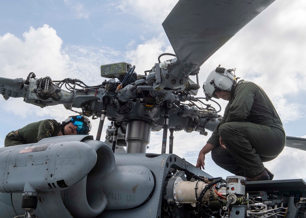 HELICOPTER SEA COMBAT SQUADRON (HSC) 21 CONDUCTS FLIGHT OPERATIONS ON USS MANCHESTER (LCS 14)