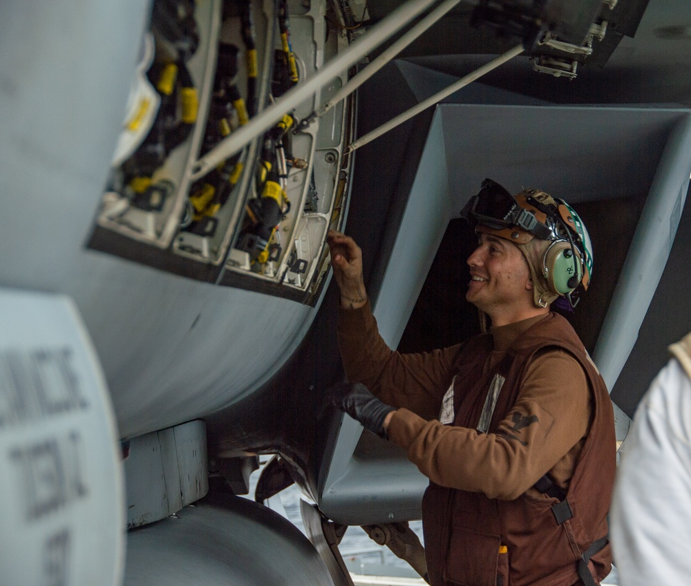 USS Ronald Reagan (CVN 76) conducts flight operations