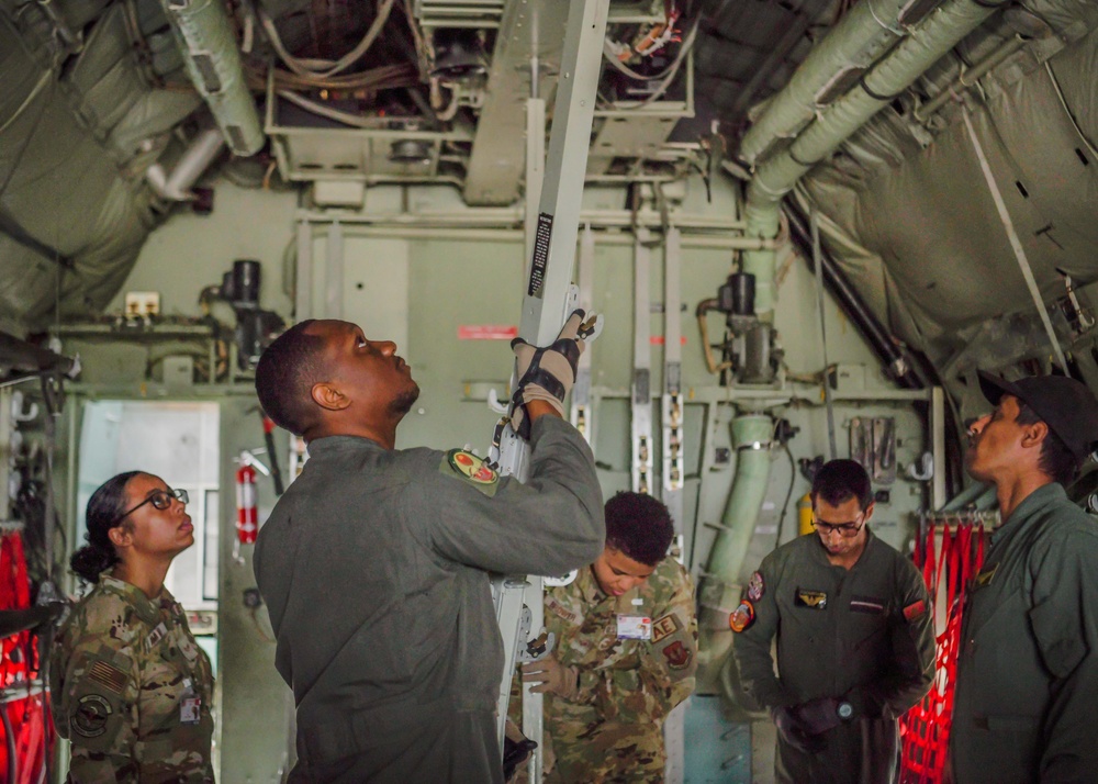 86th Aeromedical Evacuation Squadron conducts medical hands-on training with Moroccan Air Force medics during African Lion 2023