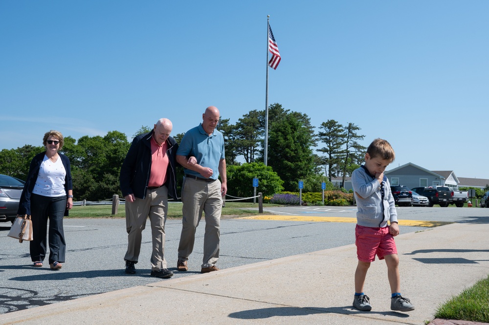 Korean War Marine veteran receives Korean Ambassador for Peace Medal day before his 90th birthday