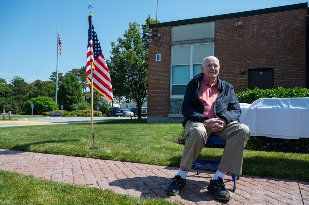 Korean War Marine veteran receives Korean Ambassador for Peace Medal day before his 90th birthday