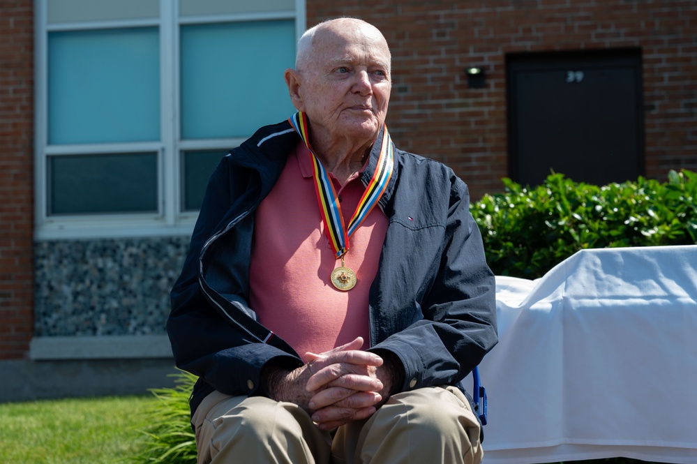 Korean War Marine veteran receives Korean Ambassador for Peace Medal day before his 90th birthday