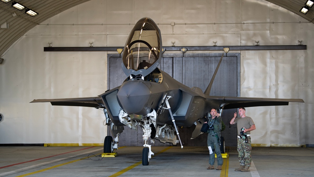 F-35A Lightning maintainers and pilots during Air Defender 23