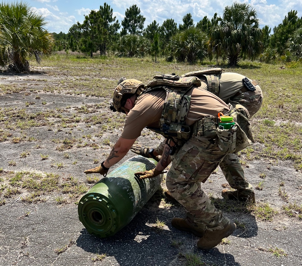 Army, Air Force EOD techs train for clearance operations during island hopping missions