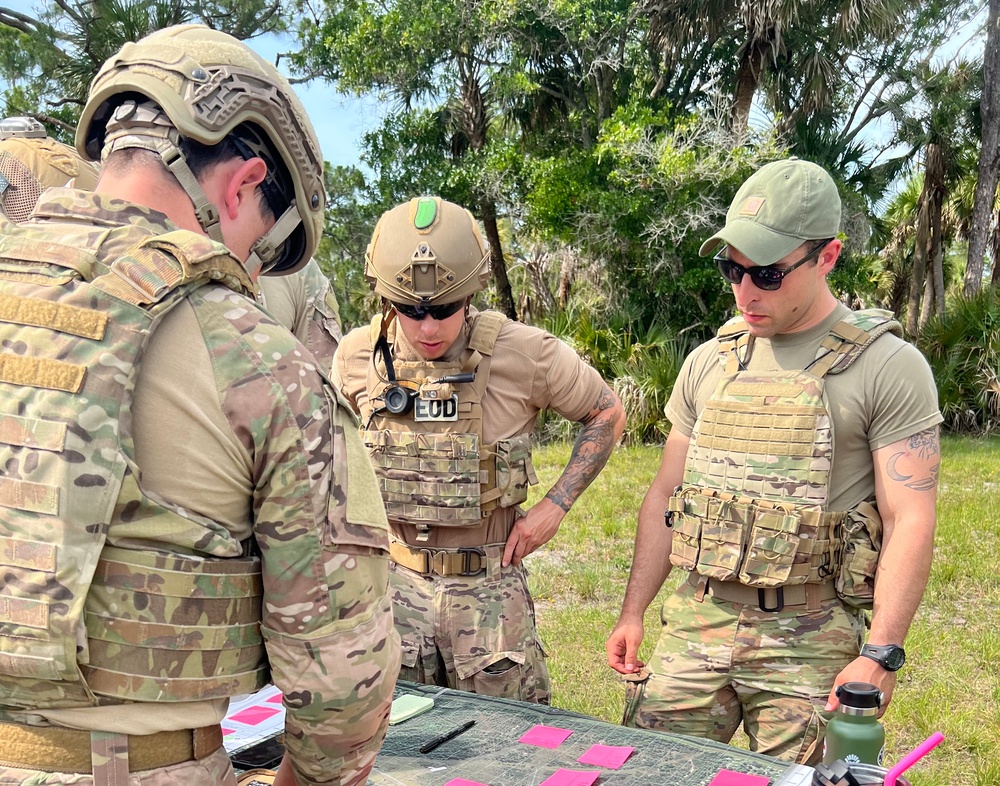 Army, Air Force EOD techs train for clearance operations during island hopping missions