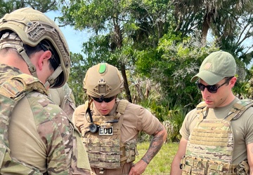 Army, Air Force EOD techs train for clearance operations during island hopping missions