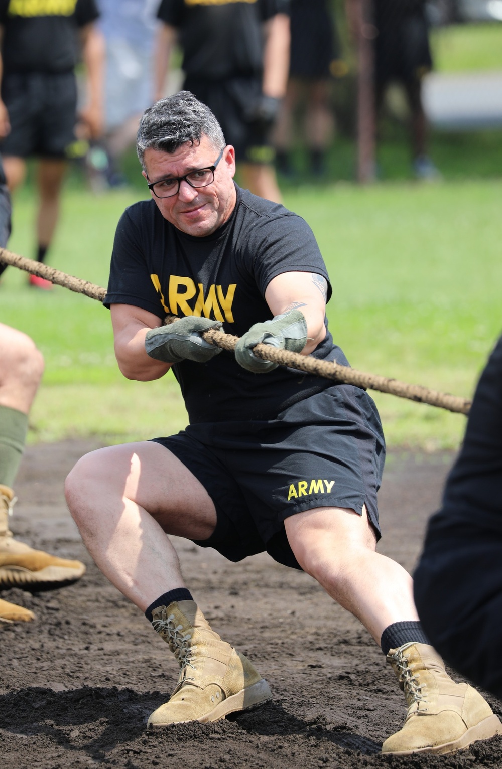 Camp Zama celebrates Army Week with competitive events, including tug-of-war, Ultimate Frisbee