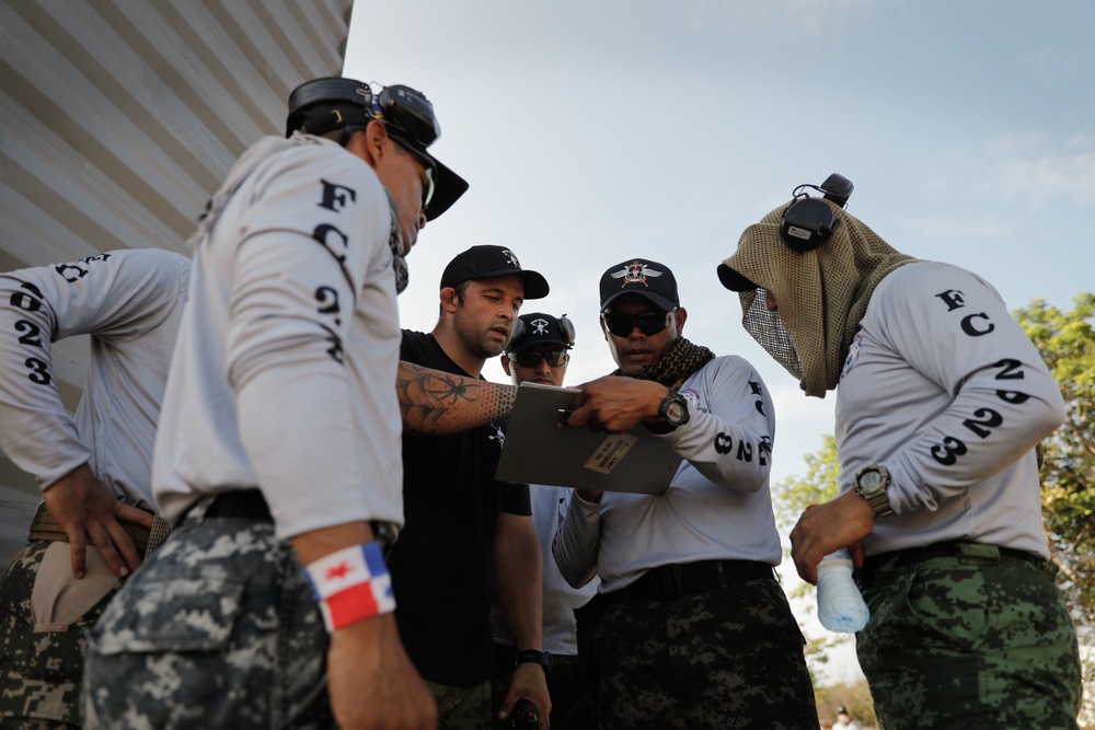 Snipers take aim at Fuerzas Comando 23