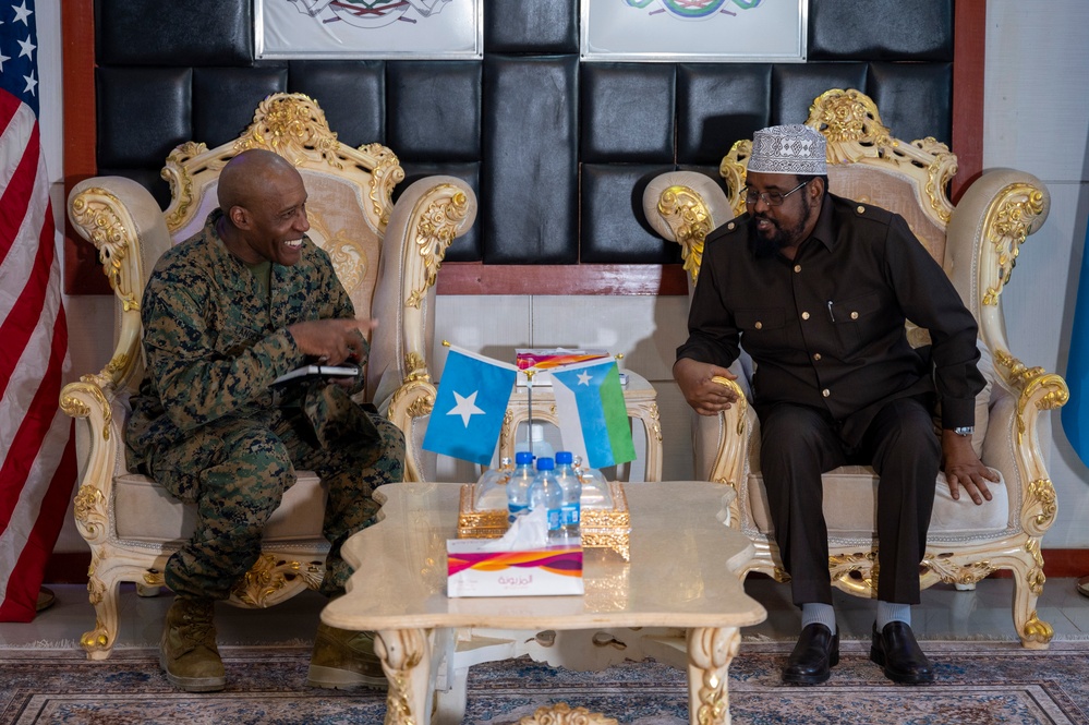 Gen. Langley Visits Camp Kismayo