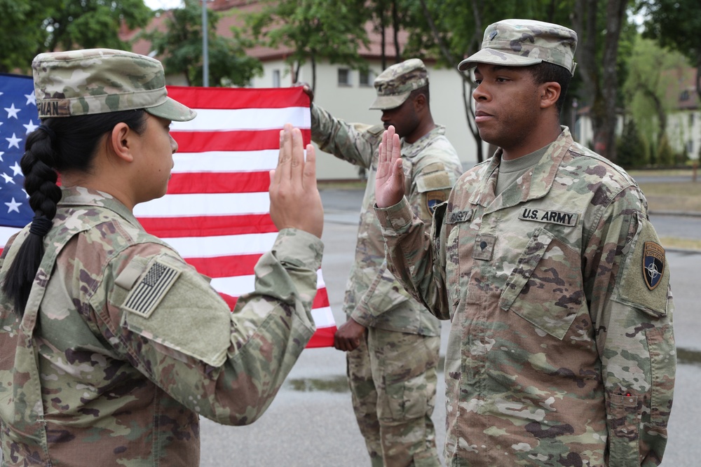 1st Cavalry Division celebrates the extension of two Soldiers