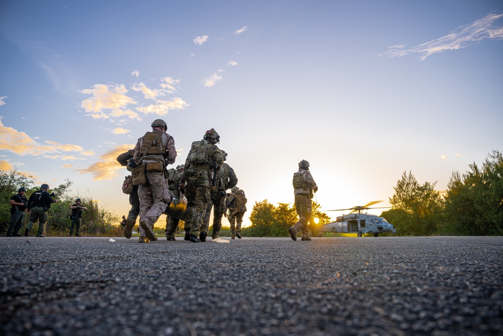 EODMU-5, Marines and Guam Police Field Training Exercise