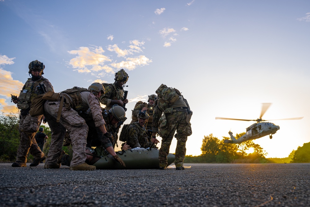 EODMU-5, Marines and Guam Police Field Training Exercise