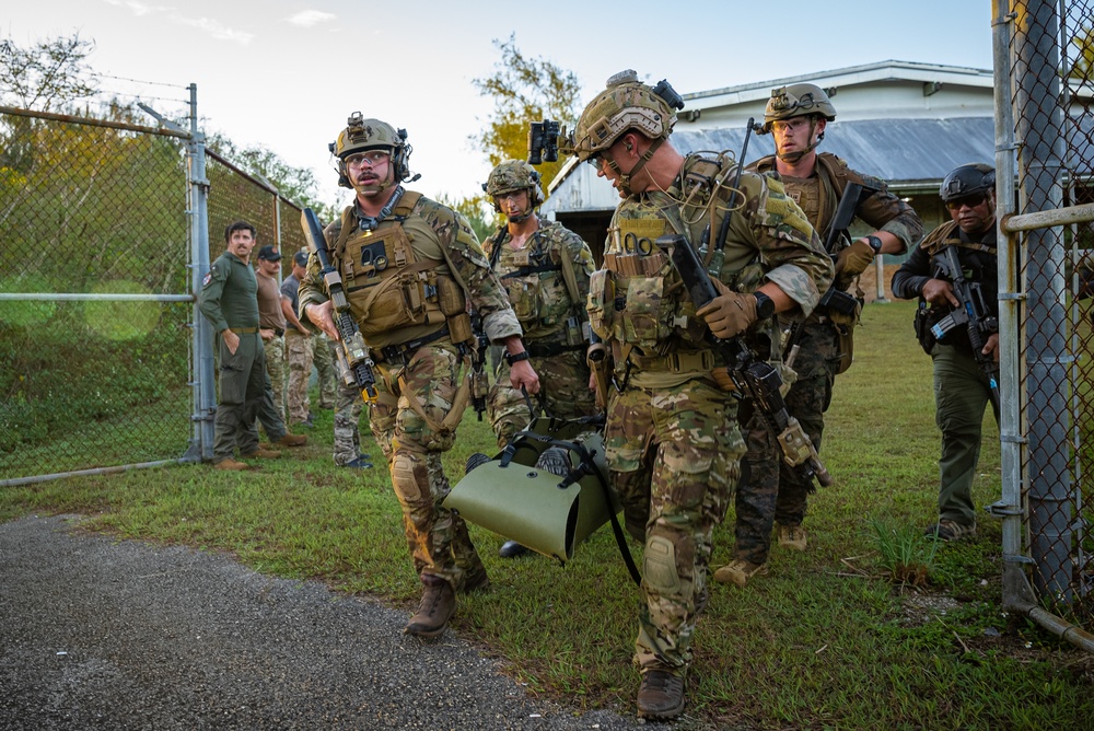 EODMU-5, Marines and Guam Police Field Training Exercise