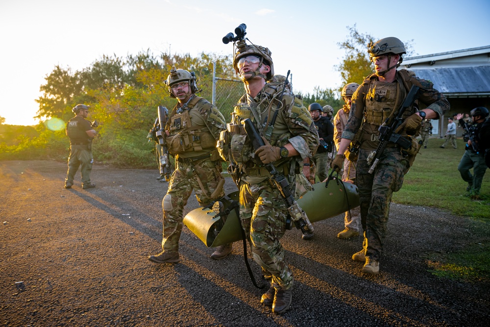 EODMU-5, Marines and Guam Police Field Training Exercise