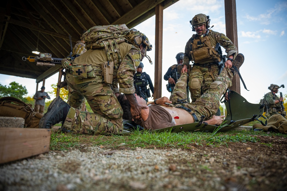 EODMU-5, Marines and Guam Police Field Training Exercise