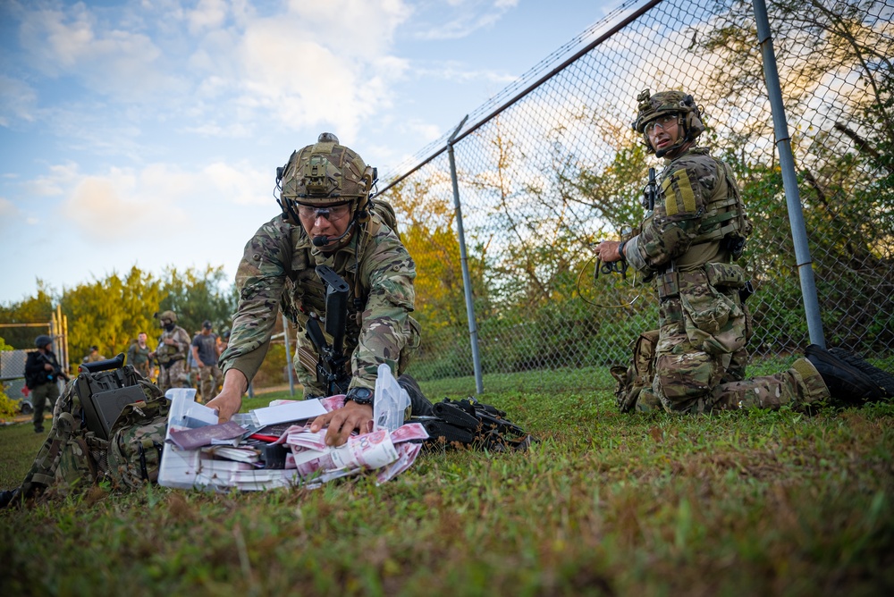 EODMU-5, Marines and Guam Police Field Training Exercise