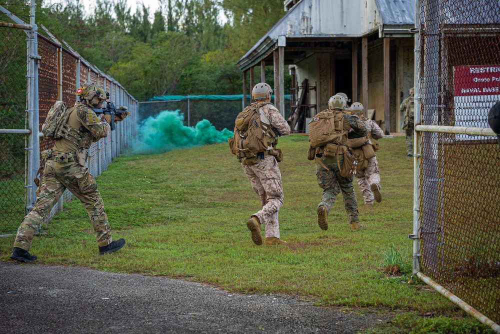 EODMU-5, Marines and Guam Police Field Training Exercise