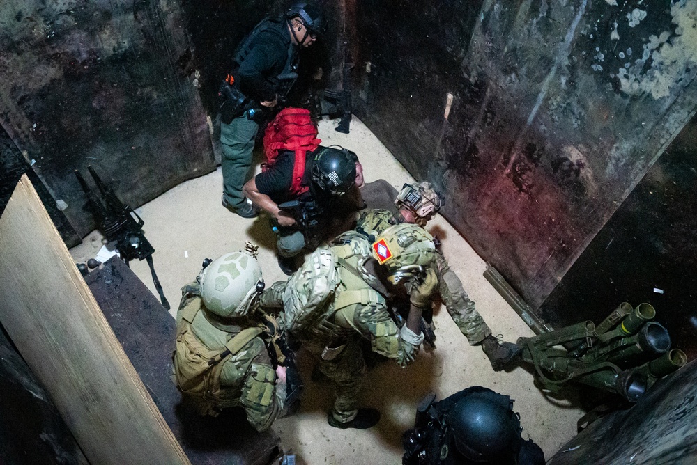 EODMU-5, Marines and Guam Police Field Training Exercise