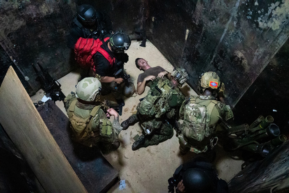 EODMU-5, Marines and Guam Police Field Training Exercise