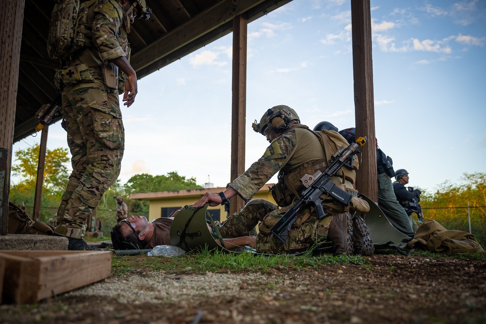 EODMU-5, Marines and Guam Police Field Training Exercise