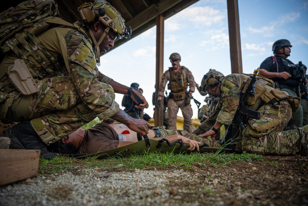 EODMU-5, Marines and Guam Police Field Training Exercise