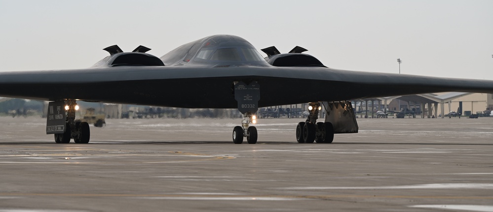 DVIDS - Images - B-2 Spirit taxi [Image 1 of 2]