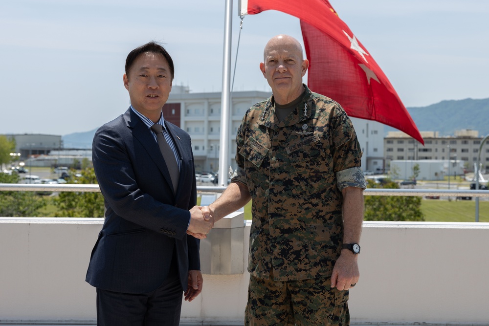 Gen. Berger meets with the Mayor of Iwakuni