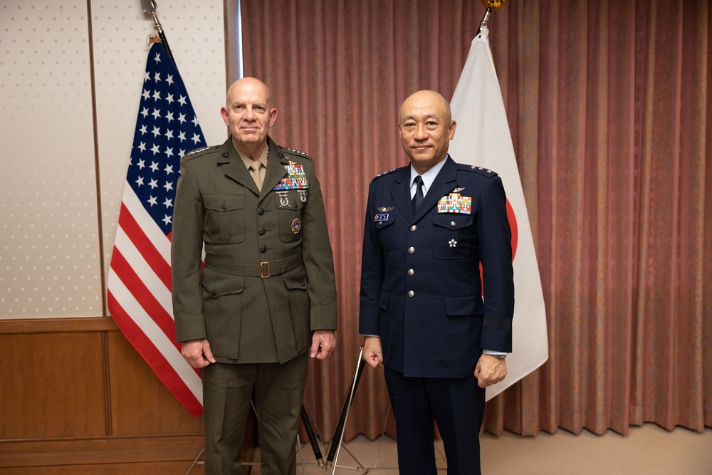 Gen. Berger Visits Japan's Ministry of Defense