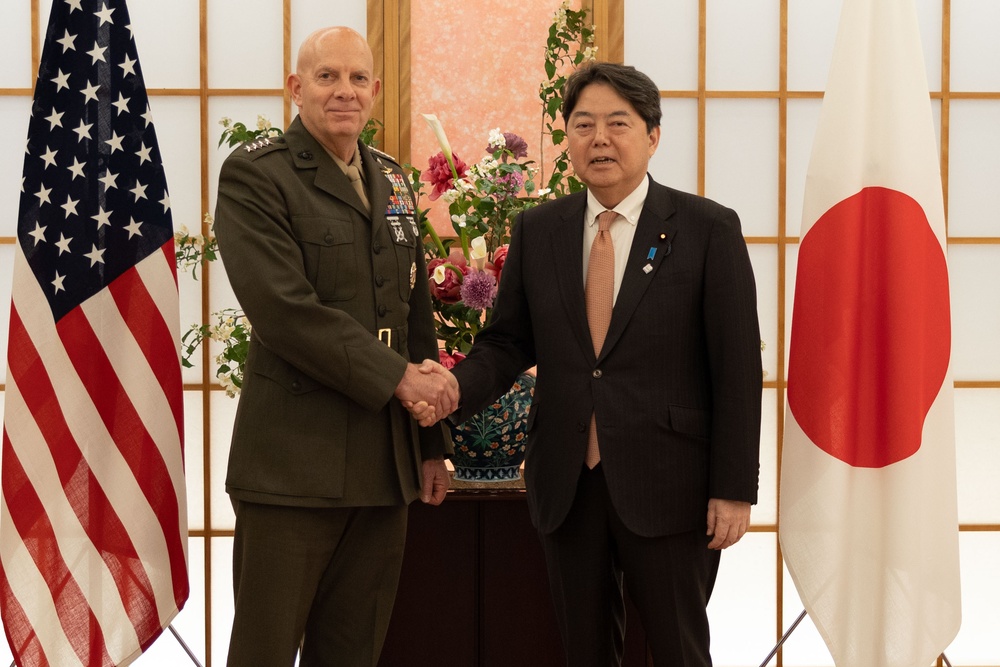 Gen. Berger Visits Japan's Ministry of Defense