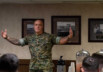 Marine Corps Communication Officers Course Visits USS Boxer (LHD 4)