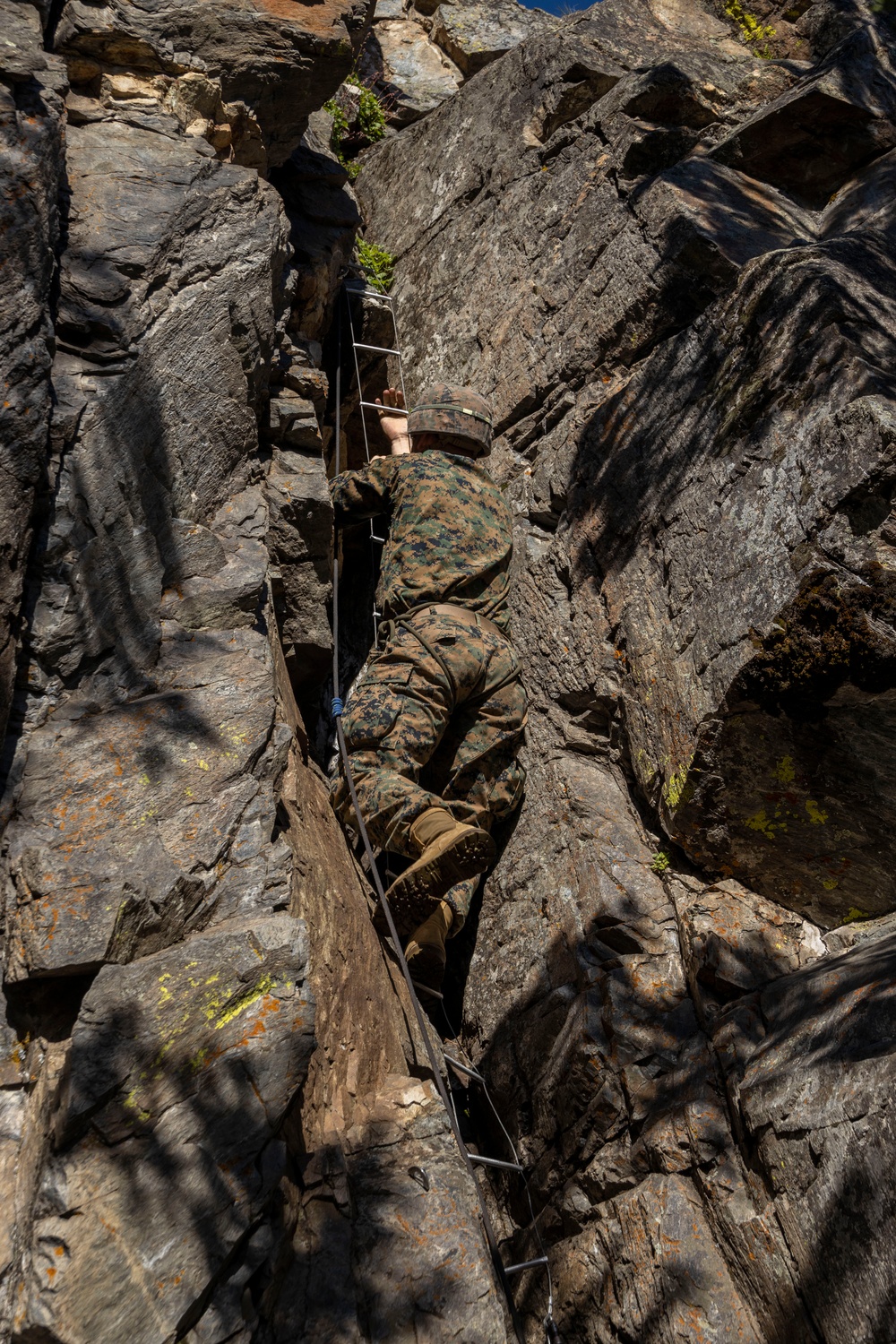 MTX 4-23: Marines with 2/23 practice single lane ascension at Marine Corps Mountain Warfare Training Center