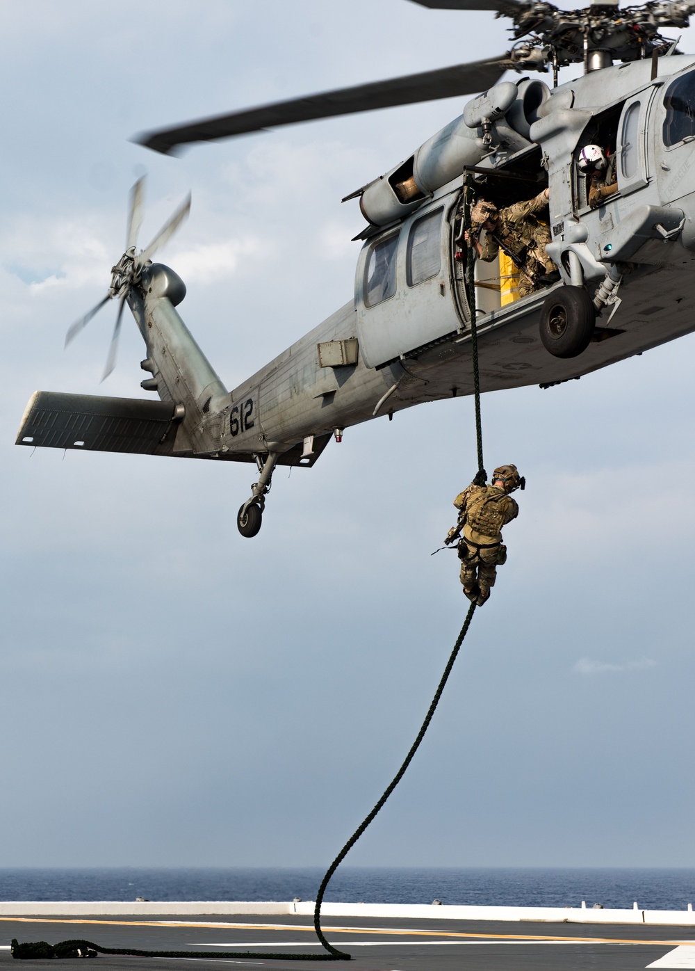 EODMU (5) conducts fast rope and rappelling exercise with JS Izumo (DDH 183)