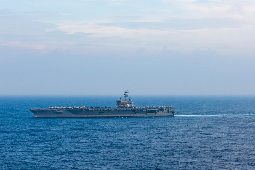 EODMU (5) conducts fast rope and rappelling exercise with JS Izumo (DDH 183)