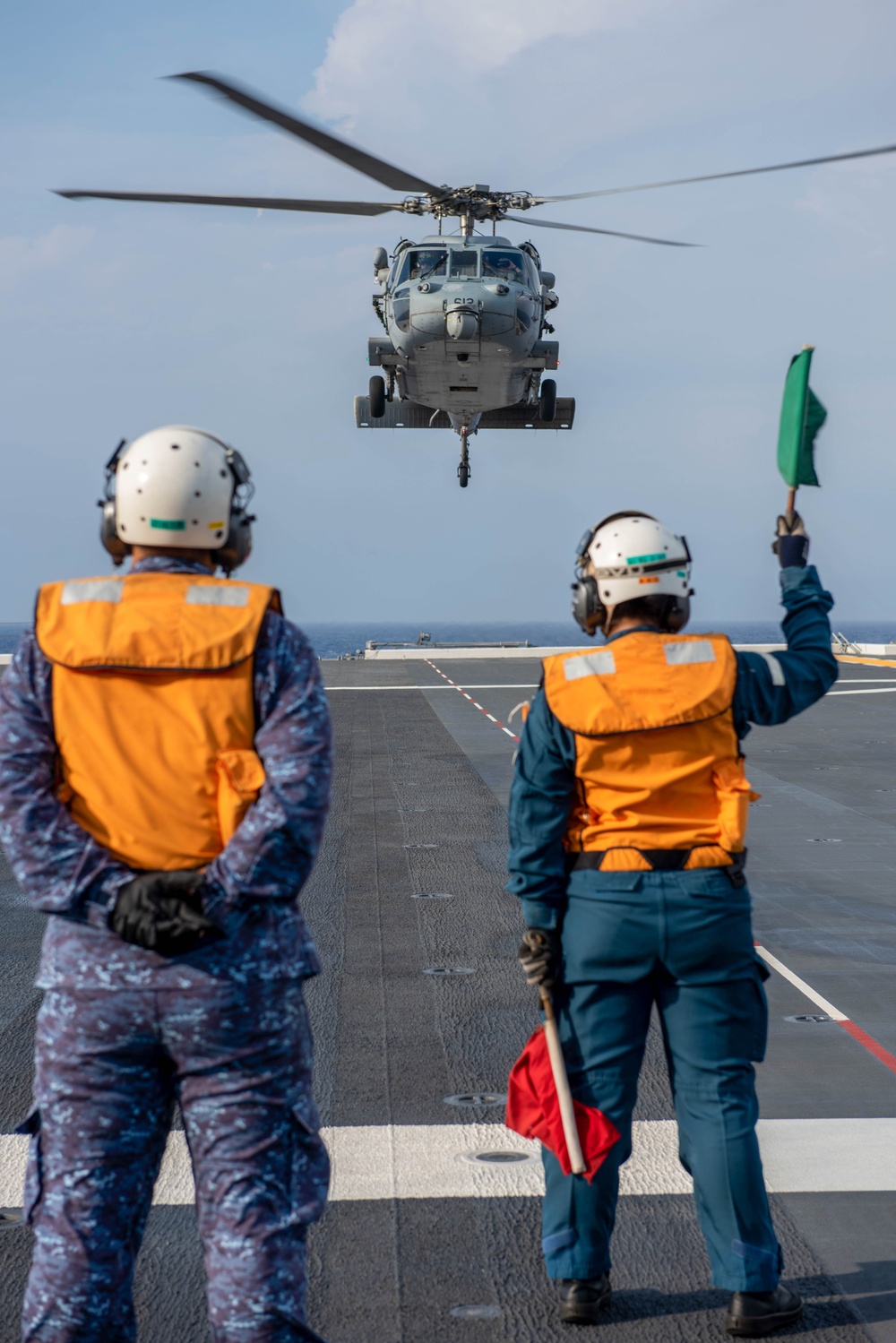 EODMU (5) conducts fast rope and rappelling exercise with JS Izumo (DDH 183)