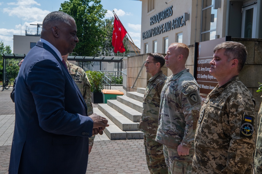 Secretary Austin visits Garrison Wiesbaden