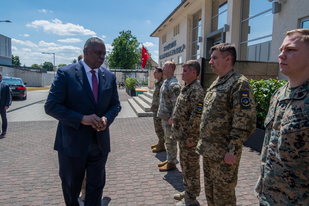 Secretary Austin visits Garrison Wiesbaden