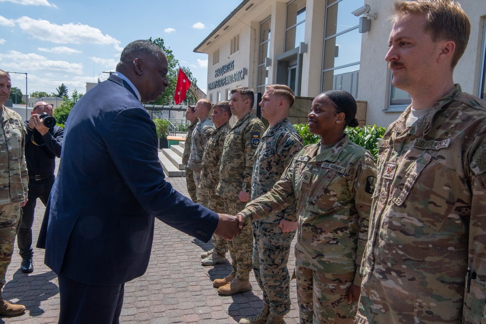 Secretary Austin visits Garrison Wiesbaden