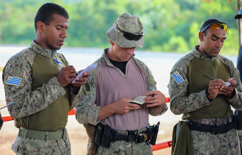 Competitors tackle the challenge in day 3 of Fuerzas Comando 23