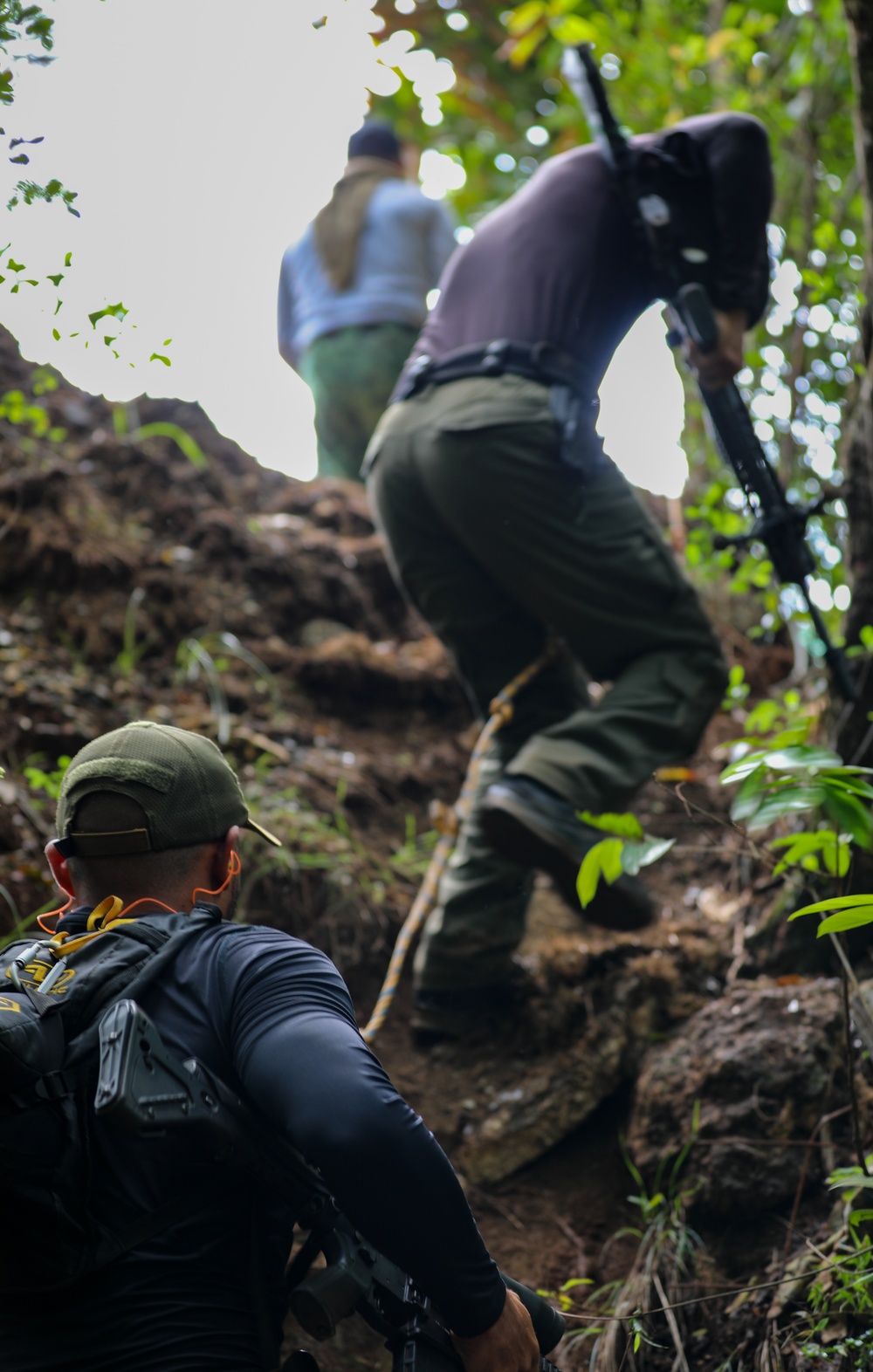 Competitors tackle the challenge in day 3 of Fuerzas Comando 23