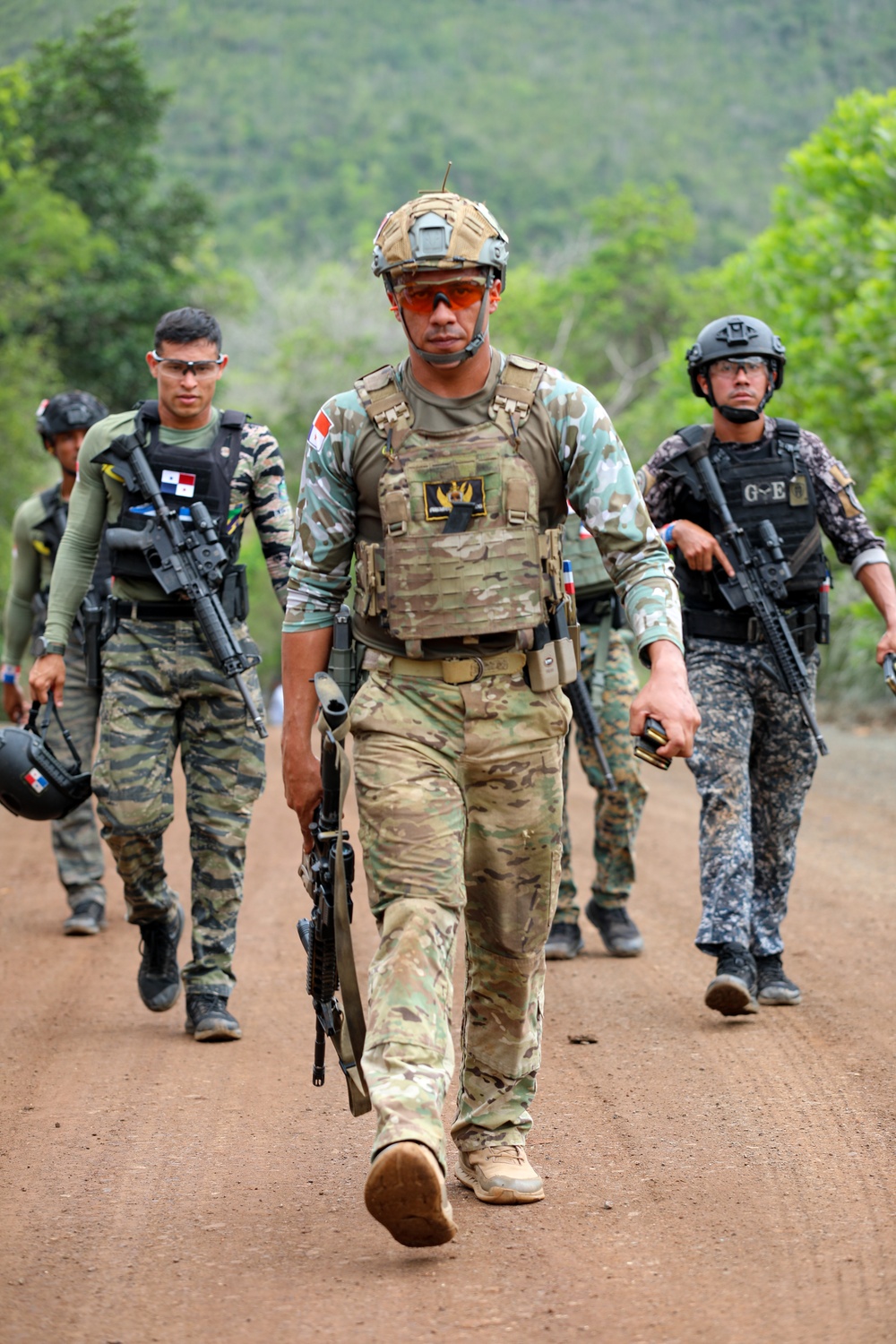 Competitors tackle the challenge in day 3 of Fuerzas Comando 23