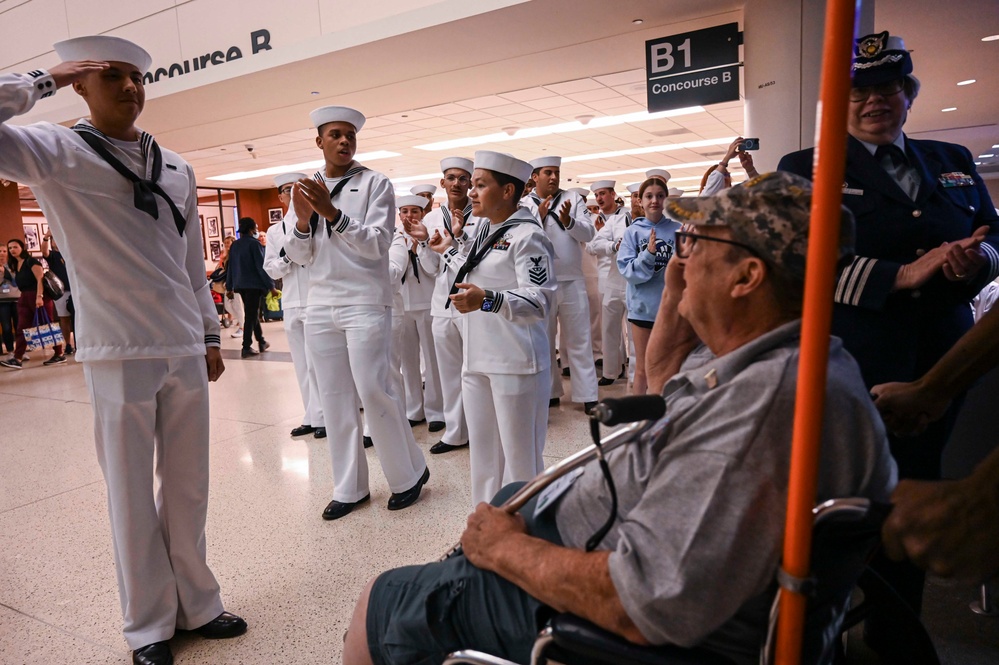 SCSTC GL Welcomes Veterans with Honor Flight Chicago