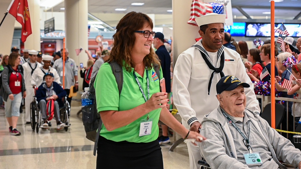 SCSTC GL Welcomes Veterans with Honor Flight Chicago