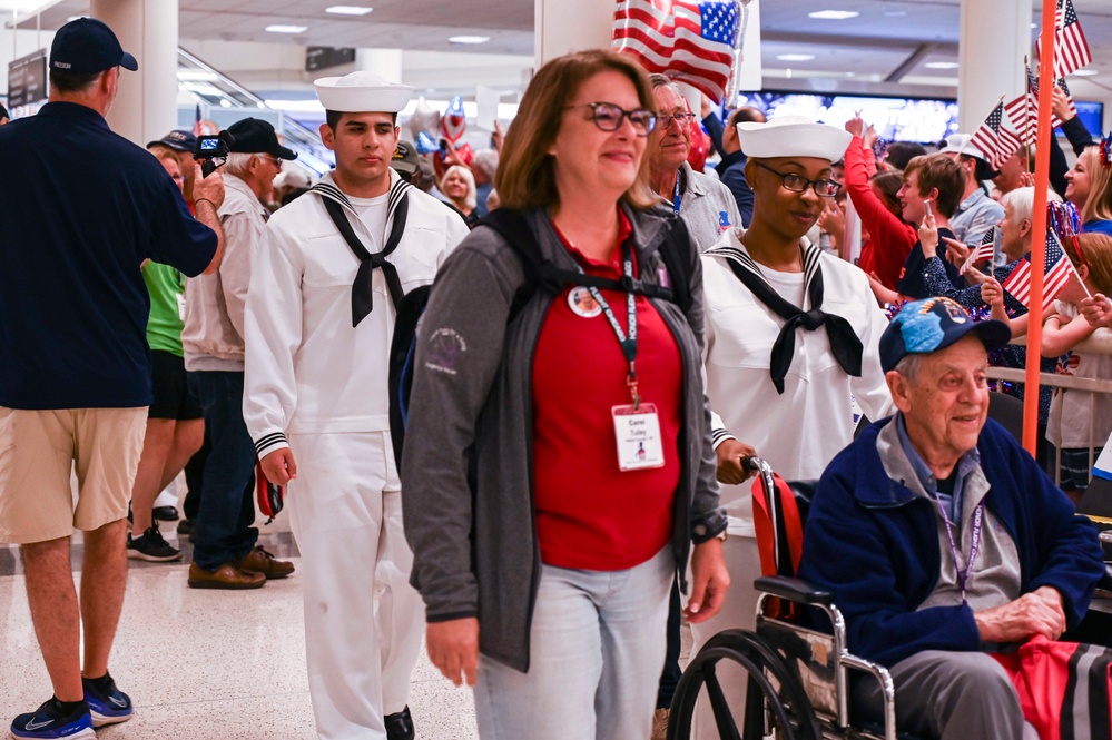 SCSTC GL Welcomes Veterans with Honor Flight Chicago