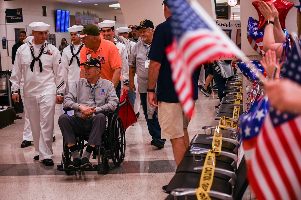 SWESC GL Welcomes Veterans with Honor Flight Chicago