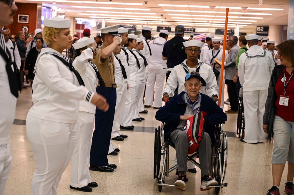 SWESC GL Welcomes Veterans with Honor Flight Chicago