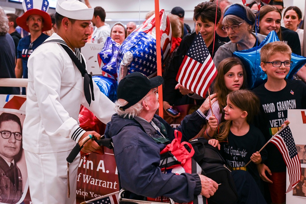 SWESC GL Welcomes Veterans with Honor Flight Chicago