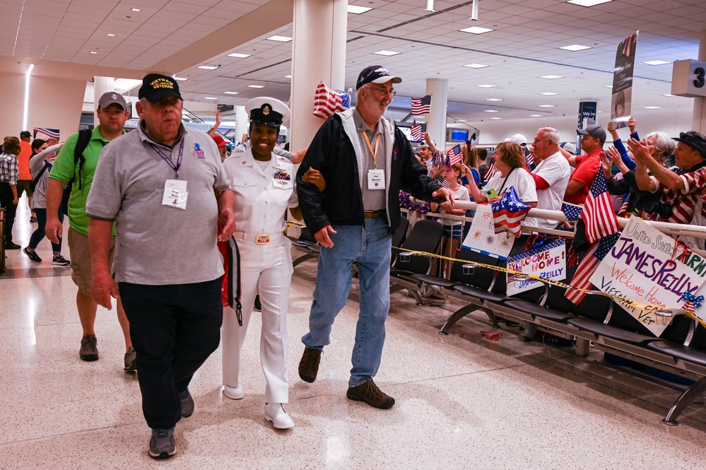 SWESC GL Welcomes Veterans with Honor Flight Chicago