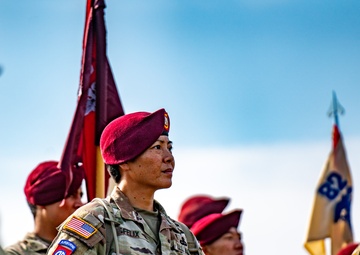 Col. Curtis Receives Plaque