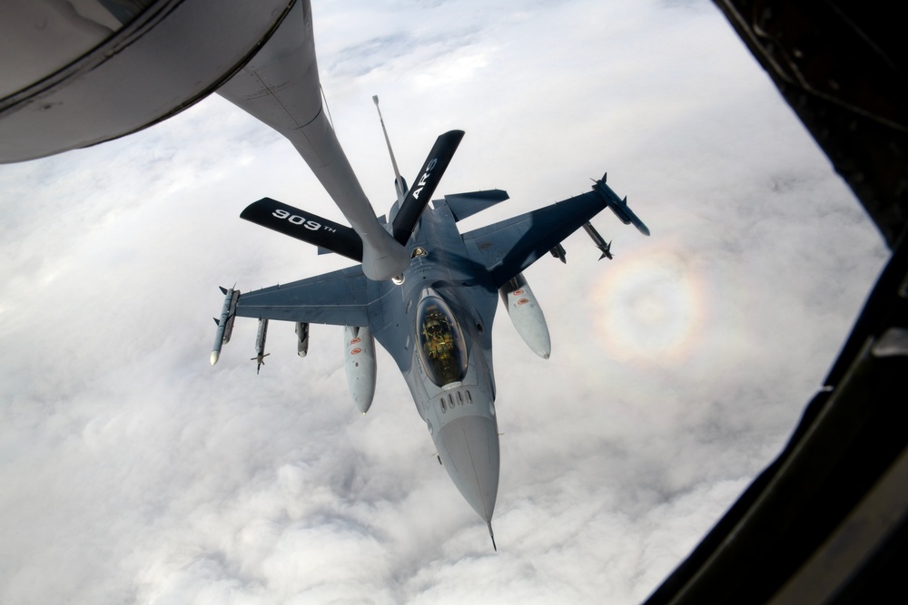 909th ARS refuels aggressors during RF-A 23-2