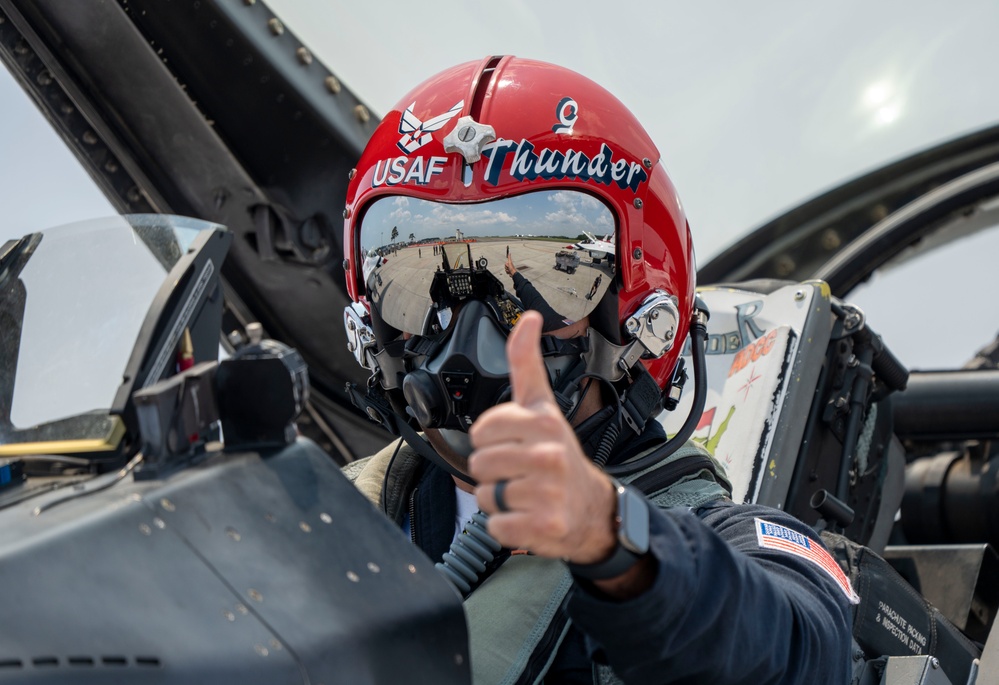 Thunderbirds take to the sky in Ocean City